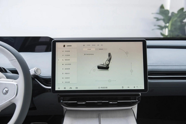 Ghế của GAC Aion Hyper GT được thiết kế theo phong cách thể thao và tích hợp loa vào bên trong tựa đầu ghế. Mẫu ô tô Trung Quốc này được trang bị tổng cộng 23 loa Dolby Atmos.