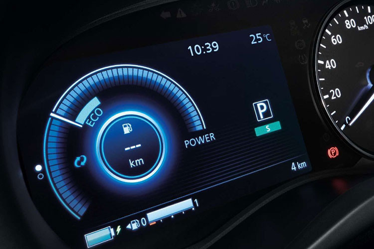 Dù ở phiên bản nào, xe cũng dùng hệ truyền động hybrid có tên e-Power, bao gồm động cơ xăng 3 xi-lanh, dung tích 1.2L, đóng vai trò làm máy phát điện để sạc pin cho xe.