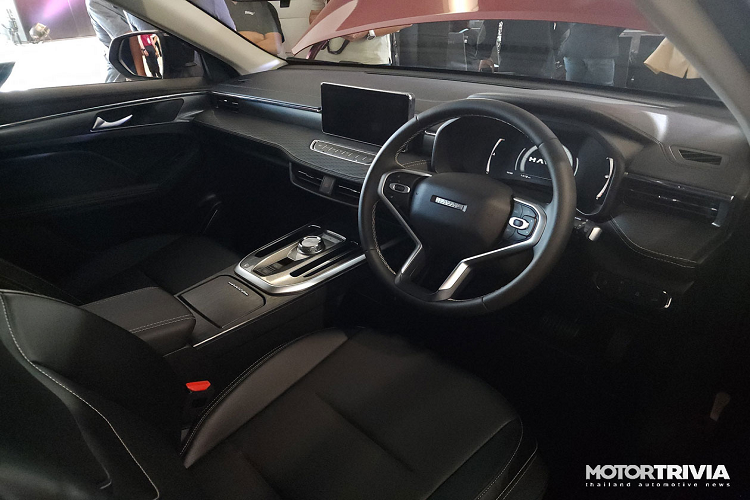 Ban đầu các mẫu xe này sẽ phân phối dưới dạng nhập khẩu nguyên chiếc từ Thái Lan. Hai showroom đầu tiên của Haval sẽ được đặt tại Hà Nội, đang trong quá trình hoàn thiện để kịp tiến độ ra mắt sản phẩm cũng như thương hiệu tại Việt Nam.