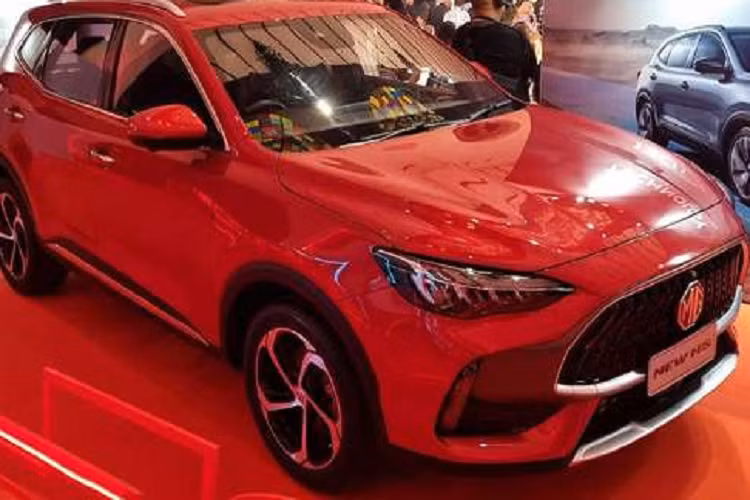 Không chỉ tiện nghi, mẫu xe này còn có gói công nghệ an toàn Advanced Synchronized Protection System, bao gồm 26 tính năng khác nhau như hệ thống phát hiện điểm mù, cảnh báo phương tiện cắt ngang khi lùi, cảnh báo va chạm khi mở cửa, hỗ trợ chuyển làn đường