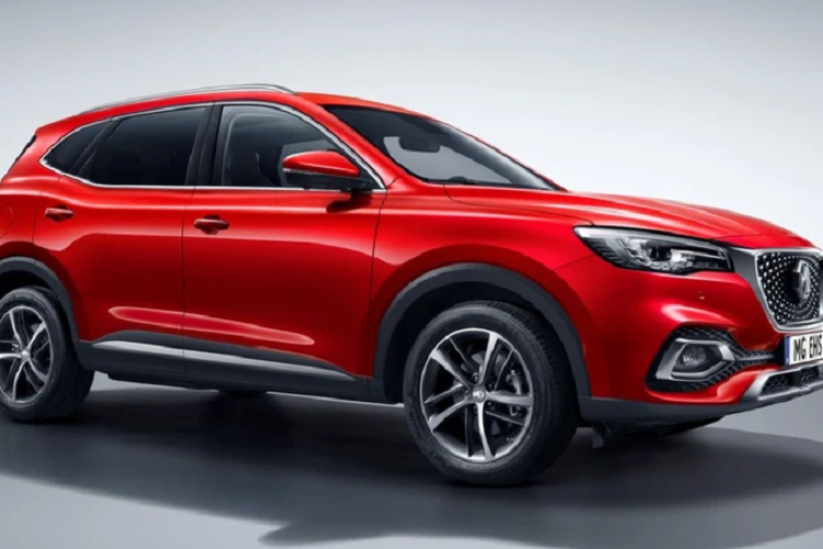 Khi về Việt Nam, MG HS 2023 có thể sẽ bị cắt bớt trang bị so với xe ở Thái Lan để đảm bảo giá bán cạnh tranh. Nhiều khả năng mẫu SUV cỡ C này tại Việt Nam sẽ chỉ có động cơ xăng 1.5L. Hiện giá xe MG HS 2023 tại Việt Nam chưa được hé lộ. Trong khi đó, tại Thái Lan, xe có giá từ 939.000 - 1.379.000 Baht (khoảng 644 - 946 triệu đồng).