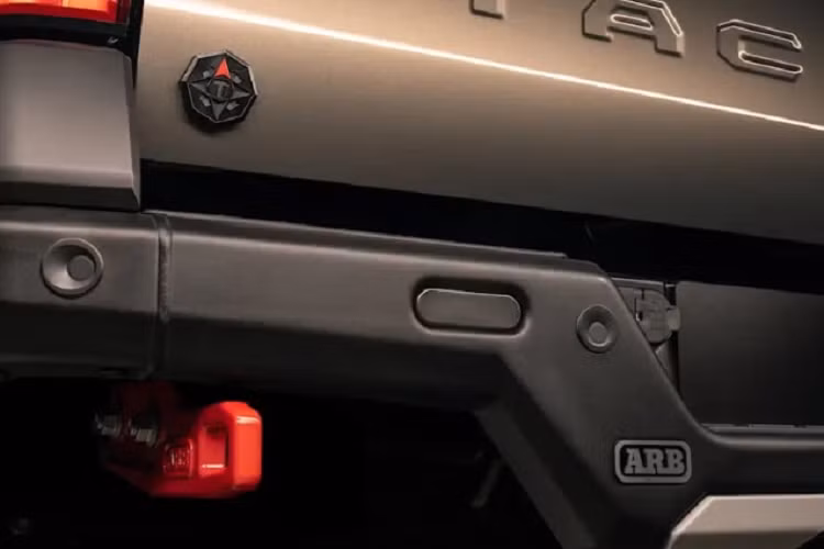 Theo nhiều đồn đoán, Toyota Tacoma 2024 sẽ được trang bị động cơ 2.4L 4 xy-lanh tăng áp cho công suất 265 mã lực đi kèm mô tơ điện đưa tổng công suất xe lên 366 mã lực.