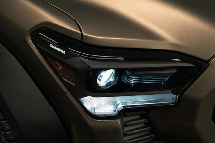 Hãng chưa công bố thông tin chính thức về nội thất xe nhưng vì được lấy cảm hứng từ Tundra nên Tacoma mới cũng có nhiều nét tương đồng. Khách hàng cũng có thể lựa chọn giữa bản cabin đơn và đôi, cũng như thùng xe dài hơn.