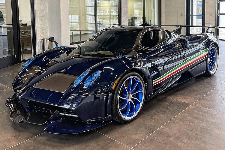 Ngay khi ra mắt vào tháng 12/2020, mức giá xe Pagani Huayra Tricolore có mức bán ra khởi điểm khoảng 6,7 triệu USD.