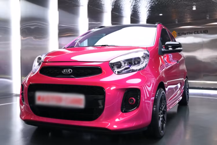 Theo tìm hiểu, đơn vị thực hiện nâng cấp chiếc Kia Morning của nữ đại gia Vũng Tàu này là một garage ở TP.HCM. Quá trình độ chiếc Kia Morning này đã được ghi hình lại từ đầu đến cuối và đăng tải lên mạng xã hội. Rất nhanh sau đó, đoạn video đã thu hút được rất nhiều sự chú ý từ giới mê xe trong nước vì độ độc lạ.