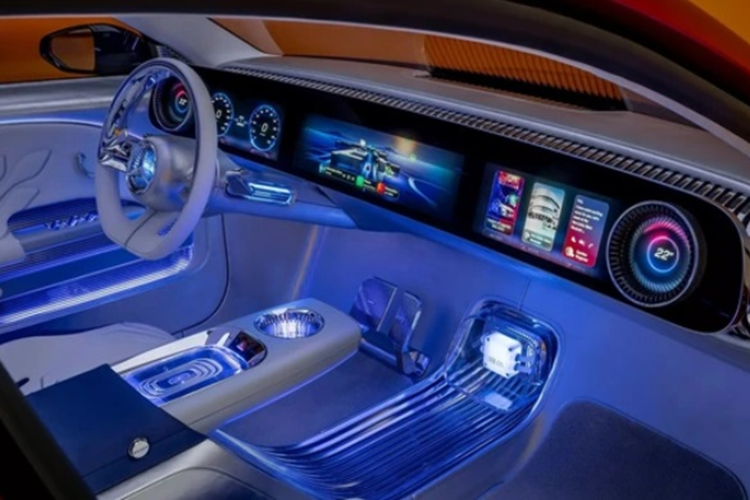 Không chỉ nâng cấp phần mềm, MBUX cũng được cập nhật đáng kể ở phần đồ họa nhờ việc sử dụng game engine độ phân giải cao của Unity. Theo Mercedes-Benz, giao diện ra mắt tại CES 2024 mới chỉ là bản ý tưởng.