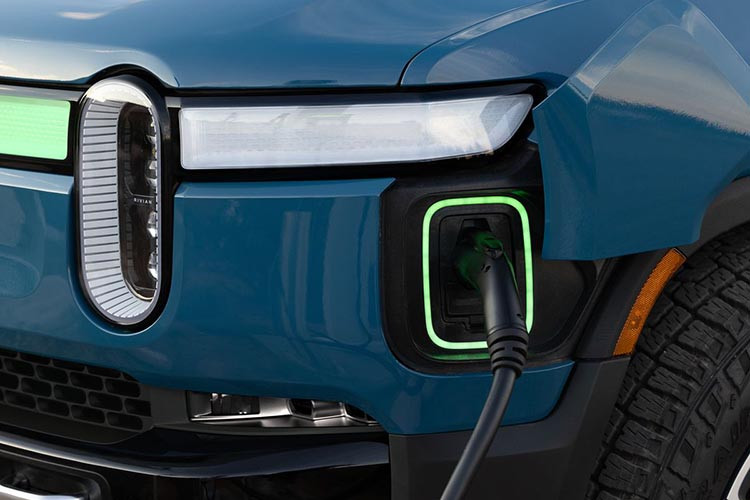 Việc tự sản xuất các chi tiết cấu tạo nên ôtô điện là cách làm đã được Tesla áp dụng từ lâu. Dù vấp phải nhiều ý kiến trái chiều, tuy nhiên, không thể phủ nhận đây là chìa khóa giúp Tesla vươn lên mạnh mẽ trong bối cảnh các nhà sản xuất khác suy giảm doanh số do gặp khó khăn về vấn đề linh kiện.