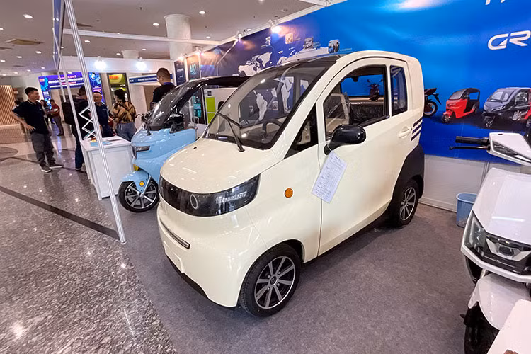 Cuối cùng là hệ thống treo độc lập và phanh đĩa trên cả bốn bánh. Hiện Zhidou đang bán xe tại một số thị trường trên thế giới như Hy Lạp, Colombia, Slovakia và Nga.