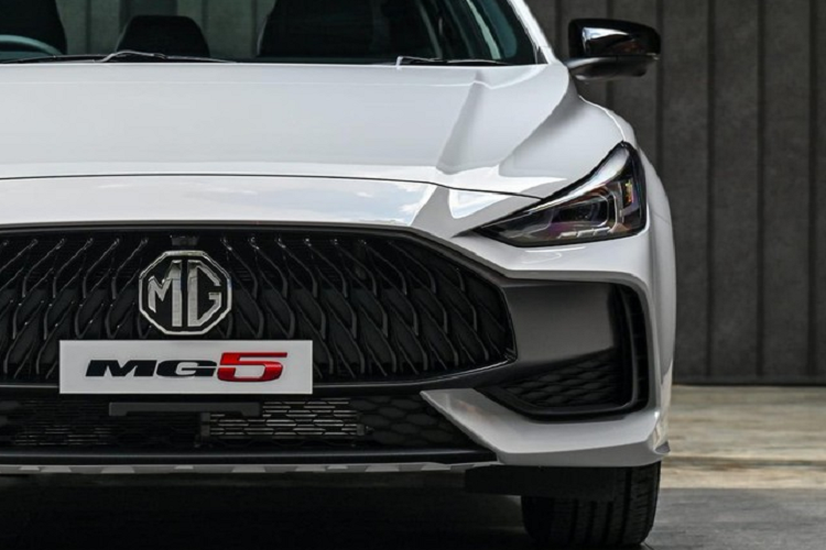 Động cơ của MG5 10th Anniversary Special Edition tại Thái Lan cũng không có gì mới. Xe vẫn dùng động cơ xăng 4 xi-lanh, dung tích 1.5L, sản sinh công suất tối đa 114 mã lực và mô-men xoắn cực đại 150 Nm. Động cơ đồng hành cùng hộp số biến thiên vô cấp và hệ dẫn động cầu trước.