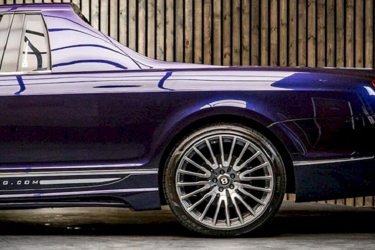 Để độ chiếc sedan thành xe bán tải, chủ xe đã chi ra số tiền lên đến 152.000 USD (khoảng 3,6 tỷ đồng).