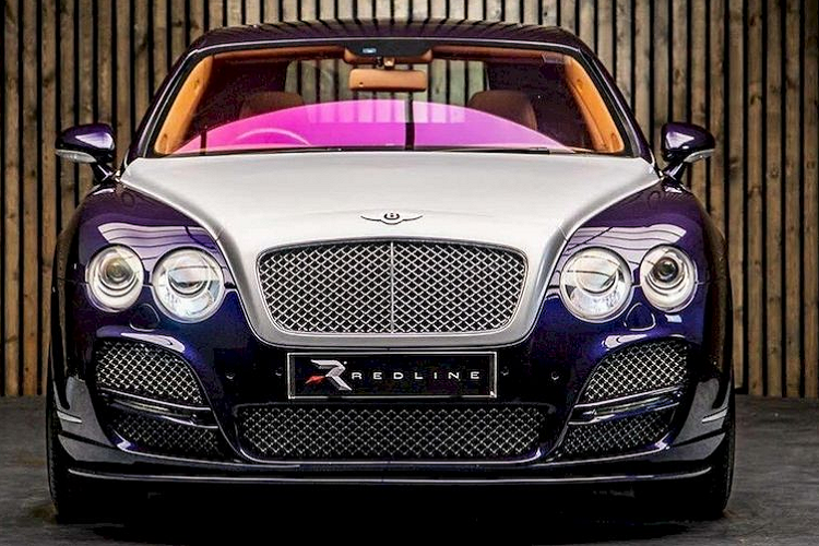 Theo yêu cầu của chủ xe, DC Customs đã cắt bỏ nửa nóc phía sau để biến chiếc sedan siêu sang thành xe bán tải. Hãng độ cho biết, phần đầu xe với khoang trước đã được giữ lại như nguyên bản.