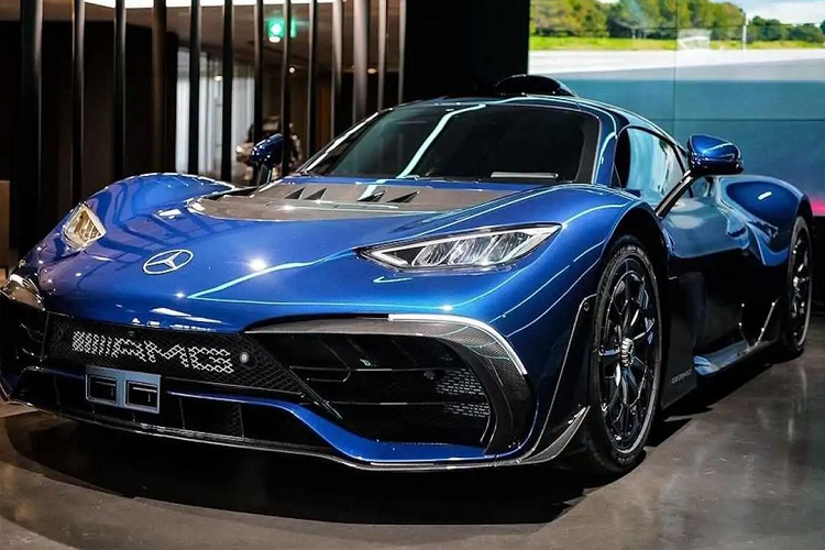Sau 5 năm làm việc tại Mercedes, tay đua F1 - Valtteri Bottas đã thay đổi đội và ký hợp đồng với Alfa Romeo cho mùa giải 2022. Mặc dù đã chia tay với nhà “ngôi sao ba cánh” nhưng Valtteri Bottas vẫn giữ lại đơn đặt hàng mẫu Mercedes-AMG ONE hàng khủng.