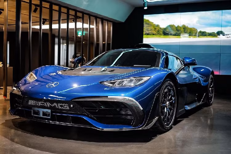 Mercedes-AMG ONE của Valtteri Bottas là một trong những siêu xe đặc biệt nhất của AMG khi nó được trực tiếp phát triển trên nền tảng những mẫu xe F1 của Mercedes-Benz. Xe chỉ được sản xuất với số lượng giới hạn 275 chiếc trên toàn cầu.