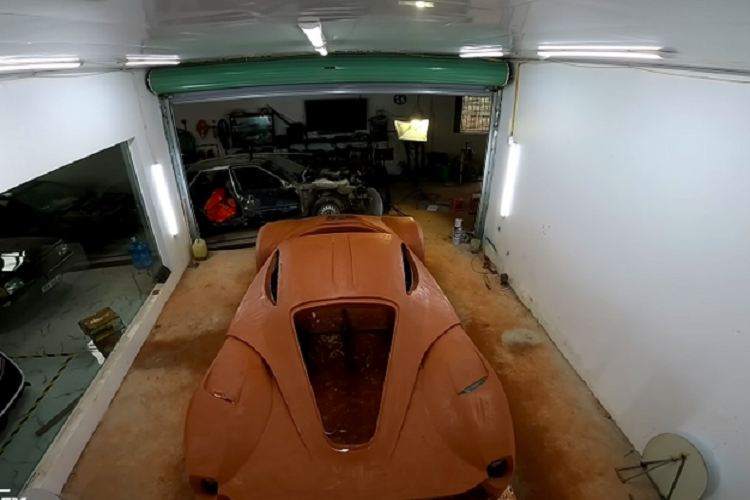 Không quá lời khi cho rằng nếu có đại gia nào đó yêu thích siêu phẩm Ferrari LaFerrari nhưng chưa đủ duyên sở hữu có thể đặt hàng nhóm này chế tạo để trưng bày, nếu như không có yêu cầu quá khắt khe về độ chính xác 100% như hàng thật hay động cơ phải gầm rú như trái tim V12 của Ferrari LaFerrari.