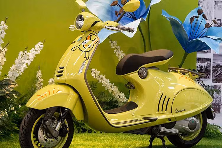 Ở phiên bản kỷ niệm 10 năm này, Vespa 946 10 Anniversario được trang bị động cơ 155 phân khối, xi-lanh đơn, ba van, làm mát bằng không khí, công suất 12,7 mã lực, mô-men xoắn cực đại 12,8 Nm.