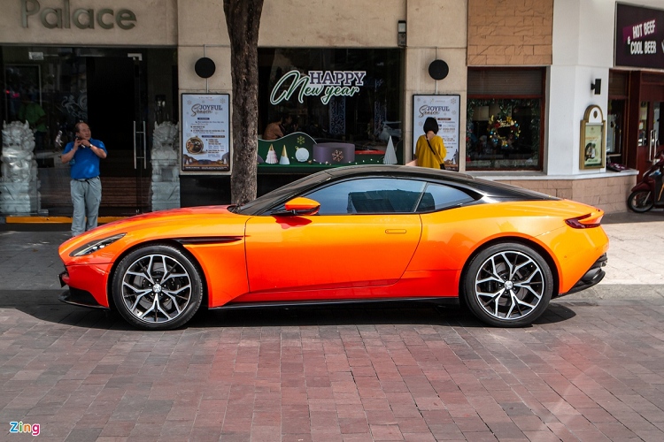 Tại Việt Nam, Aston Martin DB11 phiên bản V8 được phân phối chính hãng với mức giá khởi điểm từ 16,799 tỷ đồng, cùng tầm giá với Maserati MC20 (từ 16 tỷ đồng), McLaren Artura (từ 14,7 tỷ đồng) và McLaren GT (từ 16 tỷ đồng).