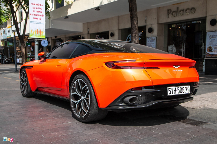 Ra mắt tại Geneva Motor Show 2016, DB11 là mẫu xe thay thế cho DB9, vốn đã có mặt trên thị trường từ năm 2004. Nhiều công nghệ và thiết kế trên DB11 được thừa hưởng từ Mercedes-AMG.