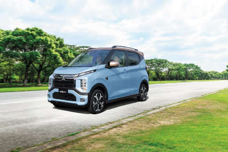 Cuối cùng là những tính năng an toàn khác như hệ thống My Pilot để xe không thay đổi làn đường trên cao tốc, hệ thống kiểm soát hành trình thích ứng và hỗ trợ giữ làn đường... Giá xe Mitsubishi eK X EV 2023 tại thị trường Nhật Bản bán ra từ 1,848 triệu Yên (tương đương 334 triệu đồng).