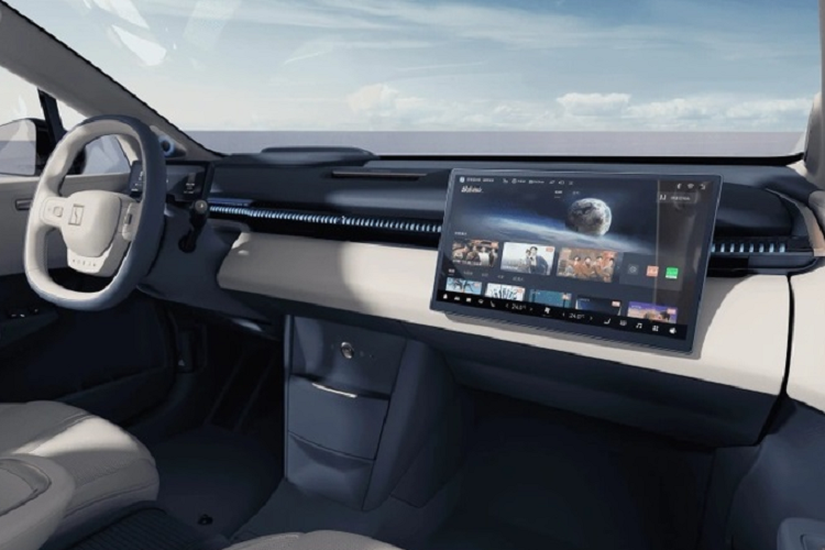 Phía sau xe có cụm đèn hậu được thiết kế trải dài toàn bộ chiều rộng của đuôi xe. Ở giữa đèn hậu là logo Zeekr màu trắng nổi bật.