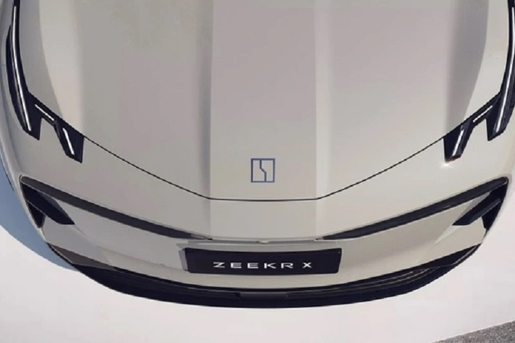 Được định vị trong phân khúc SUV nhưng Zeekr X lại mang dáng dấp giống một chiếc hatchback hơn. Xe sở hữu kích thước tổng thể D x R x C lần lượt là 4.450 x 1.836 x 1.572 mm, chiều dài cơ sở của xe đạt 2.750 mm.