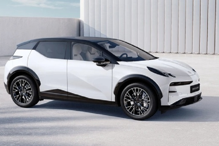 Zeekr X động cơ đơn sẽ có công suất tối đa 268 mã lực, có thể tăng tốc từ 0 lên 100 km/h trong 5,8 giây. Còn mẫu động cơ kép có công suất tối đa lên đến 422 mã lực, nhờ đó mà Zeekr X dễ dàng tăng tốc từ vị trí xuất phát lên 100 km/h chỉ trong vòng 3,7 giây.