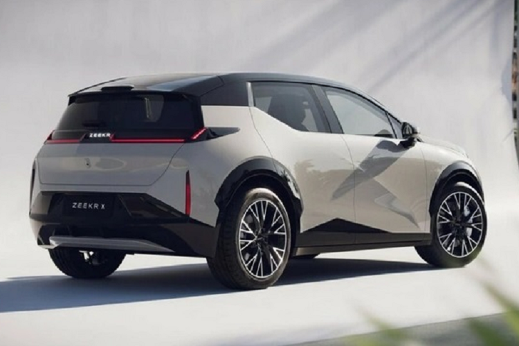 Dự kiến, những chiếc Zeekr X đầu tiên sẽ được bàn giao tới tay khách hàng trong tháng 6 tới. Không chỉ phân phối tại quê nhà, mẫu xe điện này dự kiến còn xuất khẩu sang Châu Âu. Đây được xem là đối thủ của Tesla Model X.
