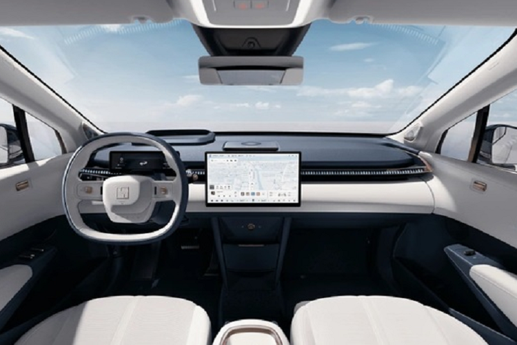 Chiếc SUV điện này còn được trang bị mâm xe lớn, cửa kính không viền, gương chiếu hậu không viền và nắp cổng sạc ở dạng ẩn. Tất cả đều góp phần tăng tính thẩm mỹ sang trọng của thương hiệu, đồng thời ưu tiên hiệu suất khí động học.