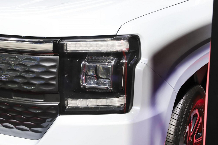 Phiên bản tiêu chuẩn của Dadao không có bất kỳ chi tiết trang trí nào bằng nhựa nào ở phần dưới thân xe, nhưng phiên bản địa hình thì có. Hệ số cản của Dadao tương đối thấp ở mức 0,38 cd. Xe bán tải Dadao có sẵn ở các phiên bản khác nhau như thương mại, phiên bản thứ hai dành cho khách hàng tư nhân và phiên bản thứ ba là xe chuyên về địa hình.