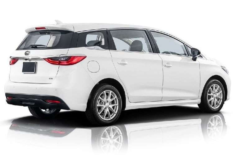 Trước đây, BYD e6 được bán tại Thái Lan với giá bán 1,39 triệu Baht (khoảng 959 triệu đồng). So với phiên bản cũ, xe rẻ hơn đến 254.000 Baht (175 triệu đồng), từ đó dễ tiếp cận khách hàng Thái Lan hơn.