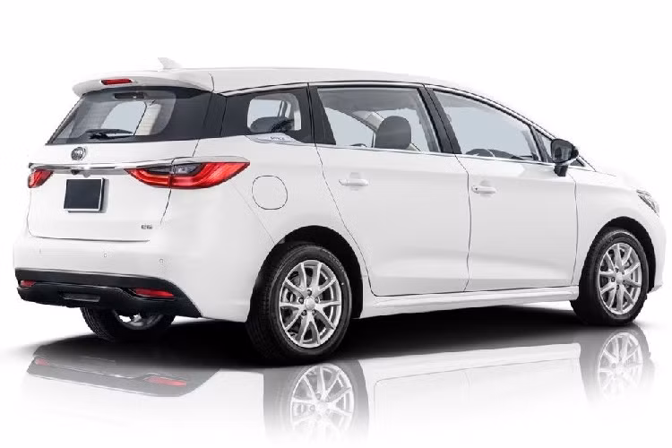 Trước đây, BYD e6 được bán tại Thái Lan với giá bán 1,39 triệu Baht (khoảng 959 triệu đồng). So với phiên bản cũ, xe rẻ hơn đến 254.000 Baht (175 triệu đồng), từ đó dễ tiếp cận khách hàng Thái Lan hơn.