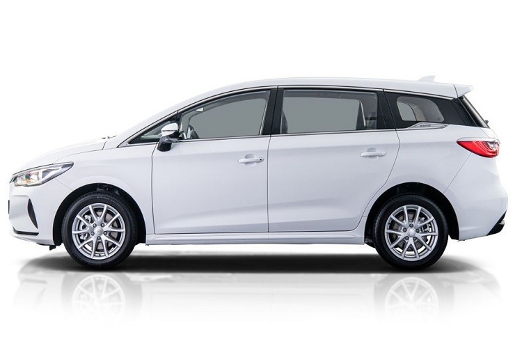 Theo đó, giá xe BYD e6 2023 sẽ có mức khởi điểm từ 1.135.900 Baht (khoảng 784 triệu đồng) tại thị trường Thái Lan. Giá bán này đã được áp dụng trợ giá của chính phủ Thái Lan dành cho ô tô điện và chương trình ưu đãi từ chính nhà phân phối Rever Automotive.