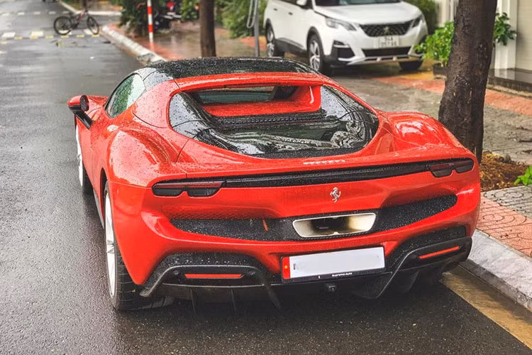 Ferrari 296 GTS hon 23 ty dong cua dai gia Bac Lieu ra bien so-Hinh-2