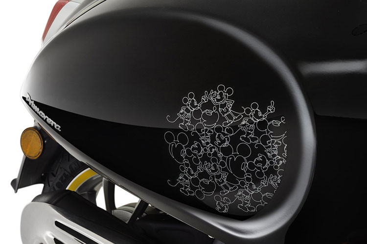Việc dập chìm một họa tiết trên yên ngồi đó là điều mà Vespa chưa bao giờ làm trên những mẫu xe của họ và điều đó đã khiến cho Vespa Mickey Mouse trở thành một ngoại lệ đặc biệt.