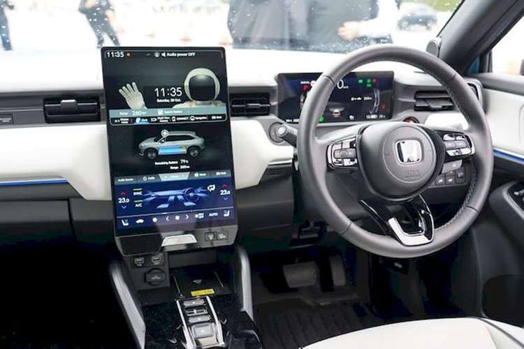 Theo đó, e:N1 được xây dựng trên nền tảng e:N Architecture F EV dẫn động cầu trước của Honda, có hệ thống truyền động tích hợp ba trong một (truyền động điện, động cơ, hộp số).