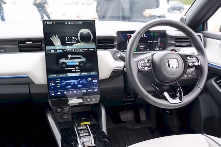 Theo đó, e:N1 được xây dựng trên nền tảng e:N Architecture F EV dẫn động cầu trước của Honda, có hệ thống truyền động tích hợp ba trong một (truyền động điện, động cơ, hộp số).