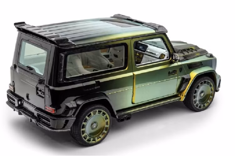 Nhìn tổng thể, xe vẫn giữ nguyên nhiều chi tiết tương đồng với chiếc Gronos EVO S mạnh 900 mã lực, từng được Mansory giới thiệu vào tháng 8 năm ngoái. Bên cạnh đó, phần cản trước, lưới tản nhiệt cũng như nắp capo của xe đã được hãng độ nước Đức tinh chỉnh khá nhiều.