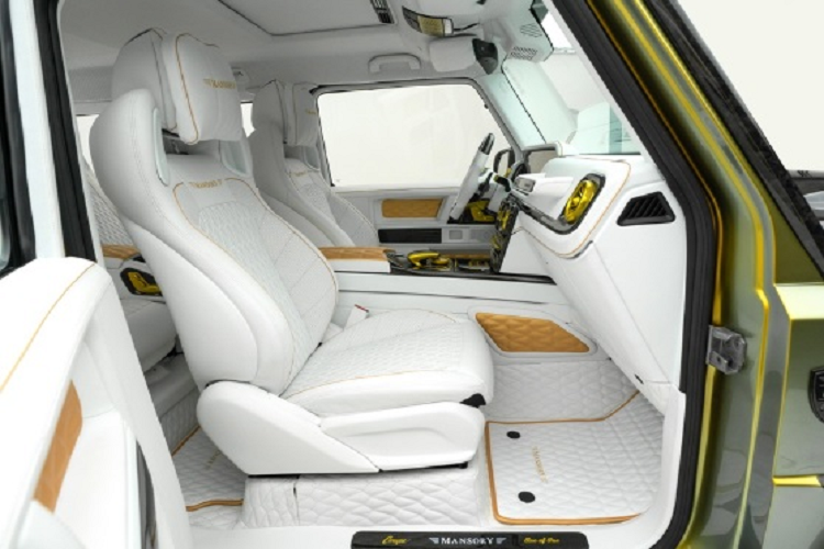 Về nội thất, mỗi chiếc xe đều được cá nhân hóa tùy theo nhu cầu của người dùng. Ở hàng ghế trước, xe được nâng cấp cơ cấu gập điện, giúp cho việc di chuyển vào khoang sau của xe được tiện lợi, dễ dàng hơn.