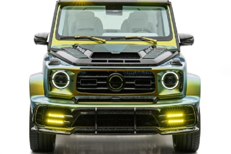 Điều đáng chú ý hơn là Mansory đã vận dụng cơ cấu cửa mở ngược thường thấy trên những chiếc xe siêu sang Rolls-Royce vào bản độ của mình. Nó làm cho chiếc Gronos Coupé EVO C không chỉ ngầu hơn mà còn rất sang trọng và cuốn hút.