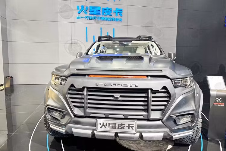 Vào ngày 18/4/2023, thương hiệu Foton Motor đã chính thức trình làng 2 chiếc xe bán tải Mars 7 và Mars 9 của mình cho khách tham quan tại triển lãm ô tô Thượng Hải 2023 nhìn ngắm. Chưa dừng lại đó, hãng xe Trung Quốc còn cho trưng bày 1 phiên bản sửa đổi xe bán tải Foton Mars 2023 mới đã nhận được nhiều sự quan tâm.