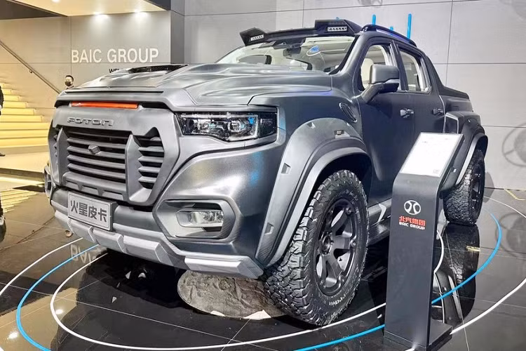 Được biết, chiếc xe này được phát triển dựa trên nền tảng xe bán tải cỡ lớn Foton Mars 7 và Mars 9, tuy nhiên, tổng thể trang bị ngoại thất lại mang phong cách thiết kế thiên về địa hình hơn so với 2 bản còn lại. Hiện giới chơi xe bán tải ở Trung Quốc cũng đang rất quan tâm liệu rằng chiếc xe Foton Mars sửa đổi đang trưng bày tại triển lãm ô tô Thượng Hải 2023 có được sản xuất hàng loạt trong tương lai hay không.