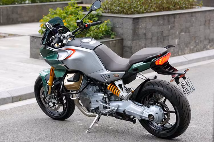 Xe có 4 chế độ lái, gồm Viaggio (hỗ trợ chạy đường dài), Sport (cho phép xe phô diễn sức mạnh), Pioggia (hỗ trợ di chuyển trong điều kiện thời tiết xấu), Strada (hỗ trợ di chuyển trong đô thị). Mỗi chế độ quản lý ba kiểu mapping động cơ khác nhau, bốn cấp độ kiểm soát lực kéo, hai cấp độ phanh động cơ, mở các cánh gió bên.