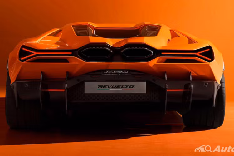 Hiện tại, mức giá xe Lamborghini Revuelto vẫn chưa được hãng xe nước Ý công bố. Dự kiến, giá xe sẽ rơi vào khoảng 650.000 USD (tương đương khoảng 15 tỷ đồng).