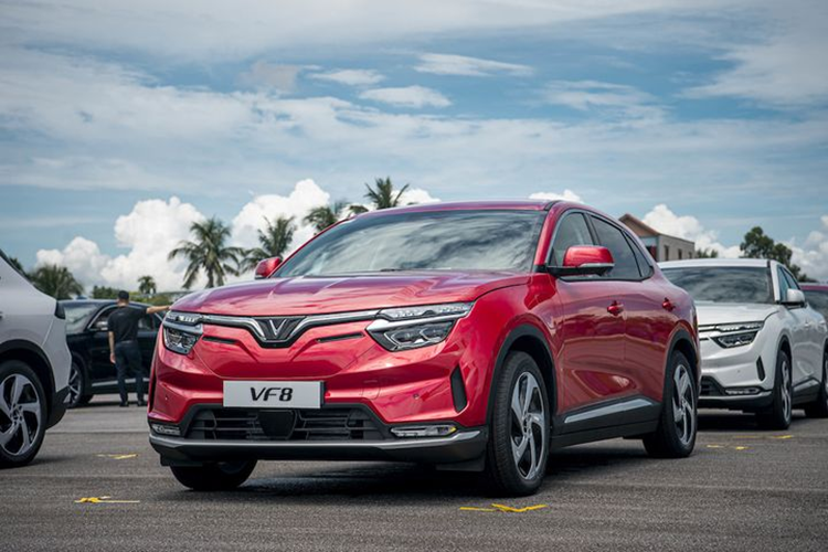 Oto dien “tren co” xe xang mua mua sam cuoi nam nho uu dai khung-Hinh-2