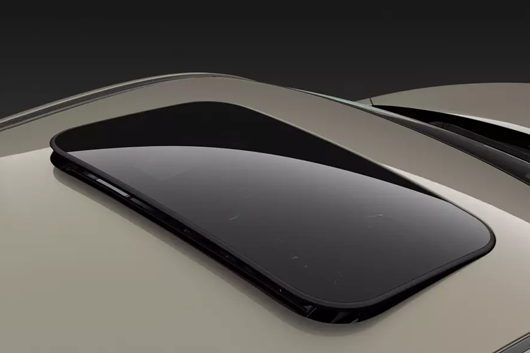 Ở phiên bản 2024, Mazda CX-3 dành cho Malaysia còn có thêm gói an toàn chủ động i-Activsense tiêu chuẩn, bao gồm những tính năng như kiểm soát đèn pha, cảnh báo điểm mù, cảnh báo phương tiện cắt ngang phía sau, cảnh báo lệch làn đường và phanh khẩn cấp tự động.