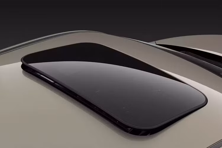 Ở phiên bản 2024, Mazda CX-3 dành cho Malaysia còn có thêm gói an toàn chủ động i-Activsense tiêu chuẩn, bao gồm những tính năng như kiểm soát đèn pha, cảnh báo điểm mù, cảnh báo phương tiện cắt ngang phía sau, cảnh báo lệch làn đường và phanh khẩn cấp tự động.