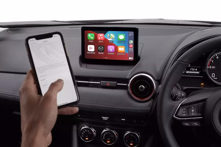 Được nhập khẩu nguyên chiếc từ Thái Lan, mẫu SUV cỡ B này tiếp tục sở hữu đèn hậu LED kết hợp, đèn sương mù sau dạng Halogen và cần gạt nước tự động. 2 bản thấp của xe chỉ dùng vành 16 inch và không có đèn sương mù trước. Trong khi đó, bản cao cấp nhất được trang bị vành hợp kim 18 inch và đèn sương mù LED phía trước.