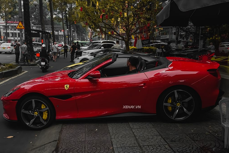 Về thiết kế tổng thể Ferrari Portofino M vẫn mang những đường nét đặc trưng của hãng siêu xe Ý. Là phiên bản nâng cấp của Ferrari Portofino, nên Portofino M được tinh chỉnh nhẹ về ngoại hình với hốc gió hai bên được làm lớn hơn nhằm tăng hiệu quả khí động học. Bộ lưới tản nhiệt cũng được cập nhật với các thanh ngang làm từ nhôm.