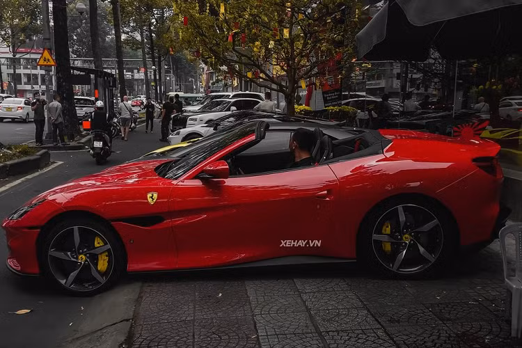 Về thiết kế tổng thể Ferrari Portofino M vẫn mang những đường nét đặc trưng của hãng siêu xe Ý. Là phiên bản nâng cấp của Ferrari Portofino, nên Portofino M được tinh chỉnh nhẹ về ngoại hình với hốc gió hai bên được làm lớn hơn nhằm tăng hiệu quả khí động học. Bộ lưới tản nhiệt cũng được cập nhật với các thanh ngang làm từ nhôm.