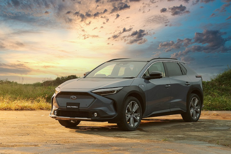 Tuy nhiên các kĩ thuật viên đã vặn chặt quá mức khiến xe Subaru Solterra 2023 chạy điện có thể nguy hiểm khi vào cua hoặc phanh gấp nên hãng đã phải tiếp tục triệu hồi lần 2.