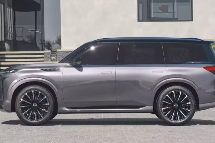 Đèn pha trên xe còn được thiết kế như những “phím đàn piano kỹ thuật số” được xếp lại với nhau tạo thành hoa văn “nếp gấp Kimono” phức tạp.